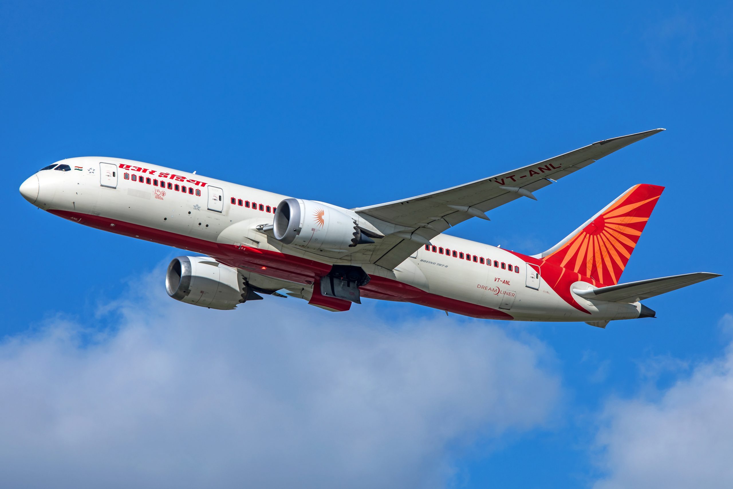 Air India । ইঞ্জিনত জুই, এয়াৰ ইণ্ডিয়াৰ যাত্ৰীবাহী বিমানৰ জৰুৰীকালীন অৱতৰণ 3 Air India ।