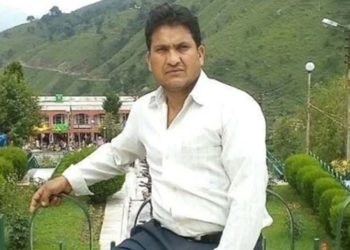 ছুটিত ঘৰলৈ আহি সন্ত্ৰাসবাদীৰ গুলীত নিহত জম্মু-কাশ্মীৰৰ আৰক্ষী বিষয়া