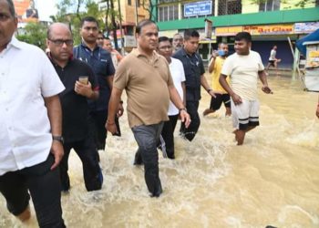 সপ্তাহটোত দ্বিতীয় দিনাৰ বাবে শিলচৰৰ বান পৰিস্থিতি পৰিদৰ্শন মুখ্যমন্ত্ৰী হিমন্ত বিশ্ব শৰ্মাৰঃ 9 সপ্তাহটোত দ্বিতীয় দিনাৰ বাবে শিলচৰৰ বান পৰিস্থিতি পৰিদৰ্শন মুখ্যমন্ত্ৰী হিমন্ত বিশ্ব শৰ্মাৰঃ