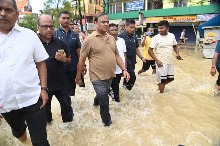 সপ্তাহটোত দ্বিতীয় দিনাৰ বাবে শিলচৰৰ বান পৰিস্থিতি পৰিদৰ্শন মুখ্যমন্ত্ৰী হিমন্ত বিশ্ব শৰ্মাৰঃ 1 সপ্তাহটোত দ্বিতীয় দিনাৰ বাবে শিলচৰৰ বান পৰিস্থিতি পৰিদৰ্শন মুখ্যমন্ত্ৰী হিমন্ত বিশ্ব শৰ্মাৰঃ