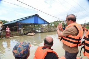 সপ্তাহটোত দ্বিতীয় দিনাৰ বাবে শিলচৰৰ বান পৰিস্থিতি পৰিদৰ্শন মুখ্যমন্ত্ৰী হিমন্ত বিশ্ব শৰ্মাৰঃ 5 IMG 20220626 WA0043 | ASSAM TIMES POST