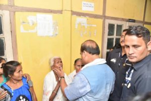 বৰপেটাৰ বান পৰিস্থিতি পৰ্যবেক্ষণ কৰি বুঢ়া সত্ৰীয়া বশিষ্ঠদেৱ শৰ্মাৰ আশিস গ্ৰহণ মুখ্যমন্ত্ৰী হিমন্ত বিশ্ব শৰ্মাৰঃ 4 IMG 20220628 WA0027 | ASSAM TIMES POST
