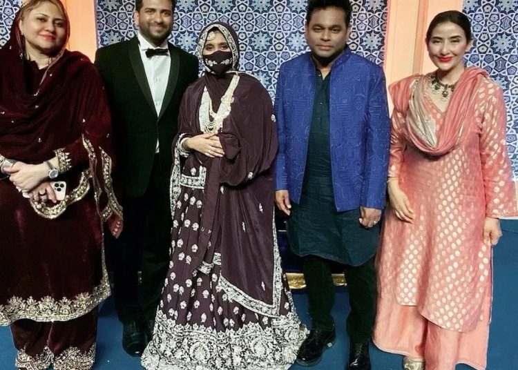 এ.আৰ.ৰহমানৰ জীয়ৰী খাতিজাৰ অভ্যৰ্থনা অনুষ্ঠানত খাতিজাই পৰিধান কৰা পোছাকৰ বাবে হ’ল ট্ৰ’লৰ সন্মুখীনঃ