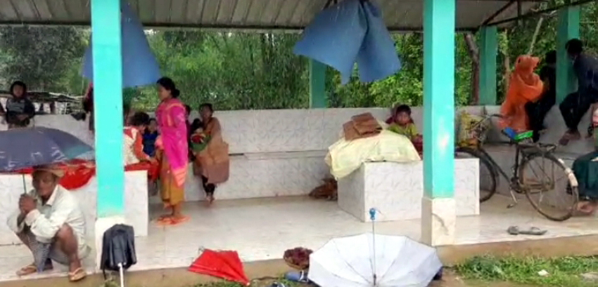 পশ্চিম কাৰ্বি আংলং-হোজাই সংযোগী ঘাইপথ বিচ্ছিন্ন : বহু গাওঁ জলমগ্ন, বন্ধ শিক্ষানুষ্ঠান 4 পশ্চিম কাৰ্বি আংলং-হোজাই সংযোগী ঘাইপথ বিচ্ছিন্ন