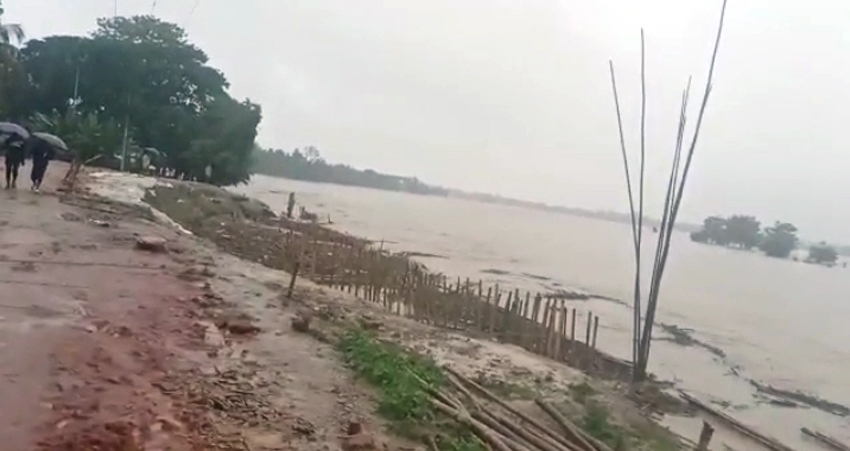 পশ্চিম কাৰ্বি আংলং-হোজাই সংযোগী ঘাইপথ বিচ্ছিন্ন : বহু গাওঁ জলমগ্ন, বন্ধ শিক্ষানুষ্ঠান 3 পশ্চিম কাৰ্বি আংলং-হোজাই সংযোগী ঘাইপথ বিচ্ছিন্ন