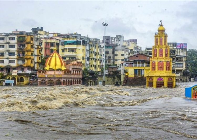 ধাৰাসাৰ বৰষুণৰ ফলত গুজৰাটত বান পৰিস্থিতি, ২৪ ঘণ্টাত ৭ জনৰ মৃত্যু 1 ধাৰাসাৰ বৰষুণৰ ফলত গুজৰাটত বান পৰিস্থিতি, ২৪ ঘণ্টাত ৭ জনৰ মৃত্যু
