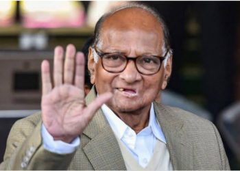 মহাৰাষ্ট্রত চৰকাৰৰ পৰা আঁতৰাৰ লগে লগেই আয়কৰ জাননী শাৰদ পাৱাৰলৈ