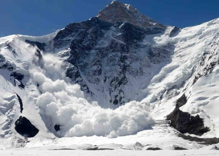 জম্মু-কাশ্মীৰত হিমস্খলনত ৩ সেনা জোৱানৰ মৃত্যু 1 জম্মু-কাশ্মীৰত হিমস্খলনত ৩ সেনা জোৱানৰ মৃত্যু