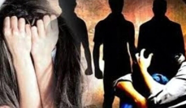 Gang Rape I অনুষ্ঠানৰ পৰা উভতি অহাৰ পথত স্বামীৰ সন্মুখতে নৃত্যশিল্পীক দলবদ্ধ ধৰ্ষণ, দুজনক গ্ৰেপ্তাৰ 1 কামৰ লোভ দেখুৱাই মহিলাক মদ্যপান কৰাই দলবদ্ধ ধৰ্ষণ! গ্ৰেপ্তাৰ ৪