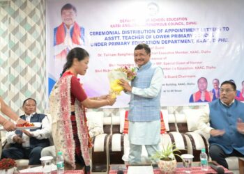 Appointment letter I ডিফুত প্ৰাথমিক বিদ্যালয়ৰ ১৩৩ শিক্ষকক আনুষ্ঠানিক নিযুক্তি-পত্ৰ প্ৰদান