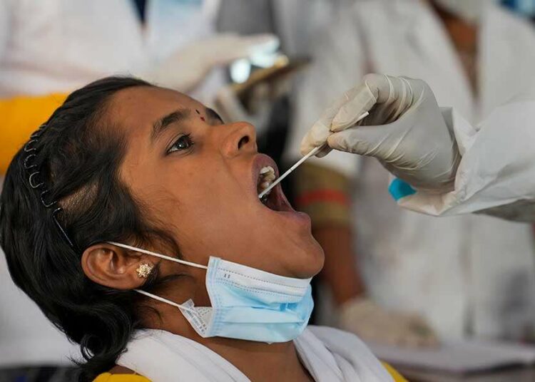 Corona Virus! দৈনিক সংক্ৰমণত পুনৰ হাজাৰ স্পৰ্শ, দেশৰ ১৪ জিলাত কৰোনাৰ চিন্তাৰ ডাৱৰ 1 Corona Virus! দৈনিক সংক্ৰমণত পুনৰ হাজাৰ স্পৰ্শ, দেশৰ ১৪ জিলাত কৰোনাৰ চিন্তাৰ ডাৱৰ