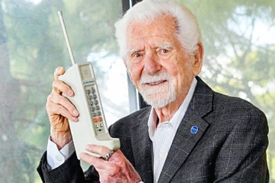 Martin Cooper I মই ভবা নাছিলো এনেকুৱা হ'ব! মোবাইল ফোন আৱিষ্কাৰকৰ ক্ষোভ 3 Martin Cooper