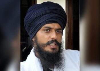 Amritpal to contest lok sabha election I ডিব্ৰুগড়ত কাৰাবন্দী খালিস্তানী নেতা অমৃতপালে যুঁজিব লোকসভা নিৰ্বাচনত 1 Amritpal Singh I খালিস্তানী নেতা অমৃতপালৰ বিৰুদ্ধে লুকাউট জাননী, জামিনহীন গ্ৰেপ্তাৰী পৰোৱানা পঞ্জাব আৰক্ষীৰ