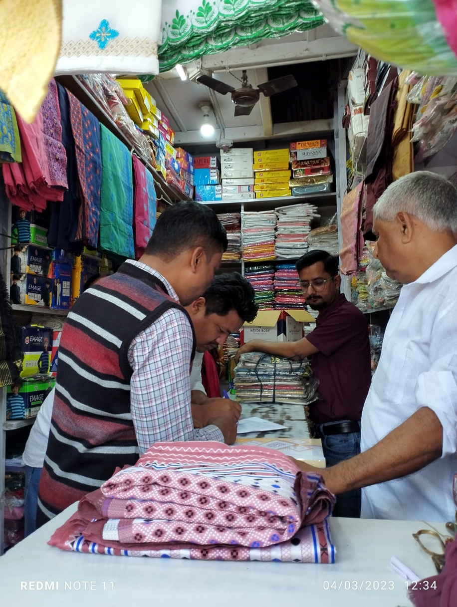 বিদ্যুৎচালিত উৎপাদিত গামোচা, মেখেলা চাদৰ আদিৰ বিৰুদ্ধে বোকাখাত মহকুমা প্ৰশাসনৰ অভিযান 4 boka2 1 1 | ASSAM TIMES POST