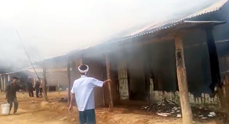 Fire I ডিলাইৰ মন তিমুঙ গাঁৱত অগ্নিকাণ্ড : নগদ ধনসহ সা-সম্পত্তি ভস্মীভূত 2 অগ্নিকাণ্ড