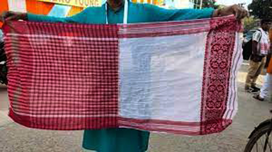 Assamese gamosa I গামোচাৰ বিকৃতকৰণক লৈ পশ্চিমবংগৰ লেখক-অনুবাদক শক্তিময় দাশৰ প্ৰতিক্ৰিয়া 4 gamosa | ASSAM TIMES POST