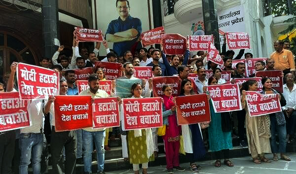Gujrat Police I 'মোডী হটাও', প্ৰধানমন্ত্ৰীৰ বিৰুদ্ধে পোষ্টাৰ মাৰি গুজৰাটত গ্ৰেপ্তাৰ ৮ 3 'মোডী হটাও',