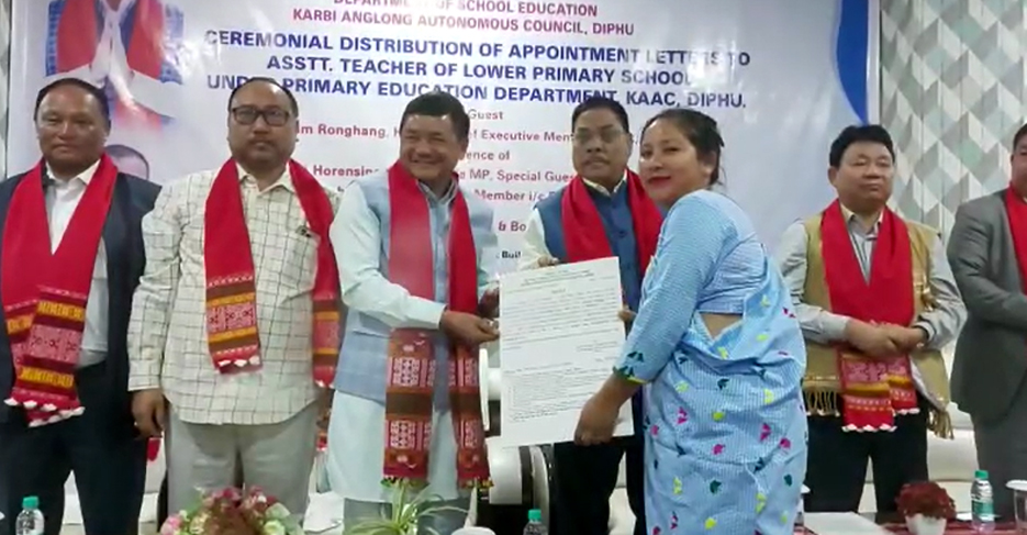 Appointment letter I ডিফুত প্ৰাথমিক বিদ্যালয়ৰ ১৩৩ শিক্ষকক আনুষ্ঠানিক নিযুক্তি-পত্ৰ প্ৰদান 2 নিযুক্তি-পত্ৰ প্ৰদান