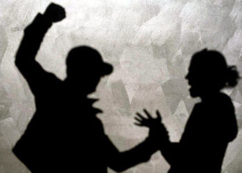 Doughter in law Injury I বোৱাৰীয়ে কিয় চাকৰি কৰিব? ৰাজপথত বোৱাৰীয়েকক ইটাৰে আঘাত শহুৰেকৰ