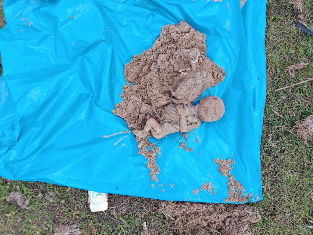 New born Childe Dead body Found I মাঞ্জাত অচিনাক্ত নৱজাতকৰ মৃতদেহ উদ্ধাৰঃ চিনাক্তকৰণৰ বাবে ৭২ ঘণ্টা ডিএমচিএইছৰ মৰ্গত সংৰক্ষণ 3 Dead body