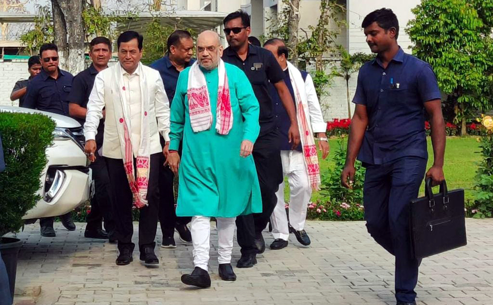 ডিব্ৰুগড়ত অমিত শ্বাহৰ উত্তৰ-পূৰ্বাঞ্চলৰ উন্নয়নৰ বাৰ্তা : মোদীক প্ৰশংসা, ৰাহুল গান্ধীক তীব্ৰ সমালোচনা 3 amit 0 1 | ASSAM TIMES POST