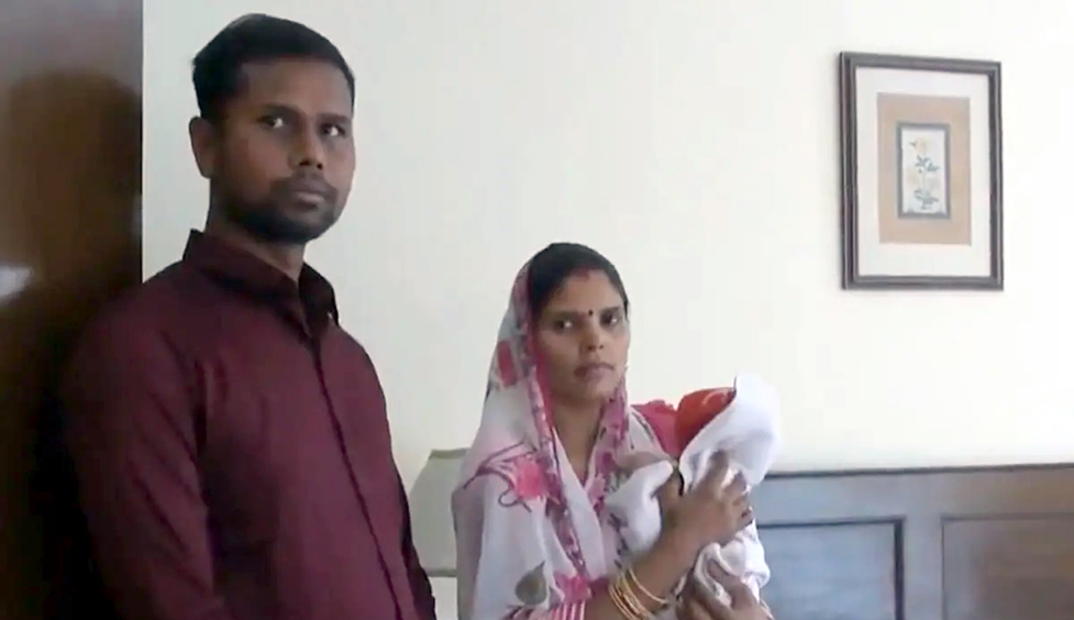 Mann Ki Baat I মোডীৰ ‘মন কি বাত’ৰ ১০০ সংখ্যক খণ্ড উদযাপনৰ সময়তে প্ৰসৱ যন্ত্ৰনা, সন্তান জন্ম মহিলাৰ 3 মোডীৰ ‘মন কি বাত’ৰ