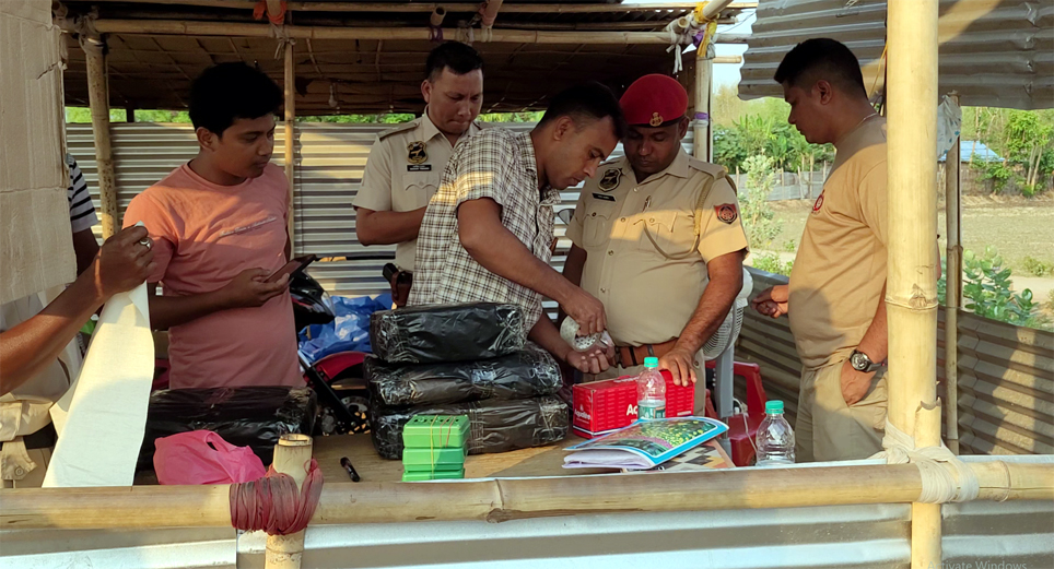 Durgs Seized I বকলীয়াঘাটত আৰক্ষীৰ অভিযান : হেৰʼইন-গাঞ্জাসহ তিনি সৰবৰাহকাৰী গ্ৰেপ্তাৰ 2 বকলীয়াঘাটন