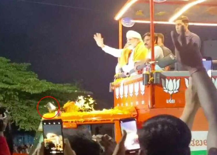 Karnataka Elections I মোদীৰ গালৈ মহিলাৰ মোবাইল নিক্ষেপ ! কি জনালে কৰ্ণাটক আৰক্ষীয়ে