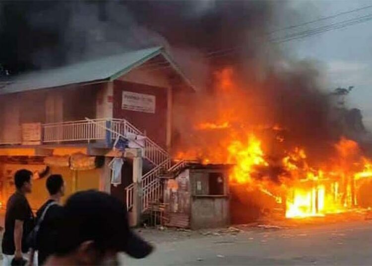 Manipur Violence | পুনৰ জ্বলিছে মণিপুৰ, ৮ খন জিলাত সান্ধ্য আইন 1 Manipur Violence | পুনৰ জ্বলিছে মণিপুৰ, ৮ খন জিলাত সান্ধ্য আইন