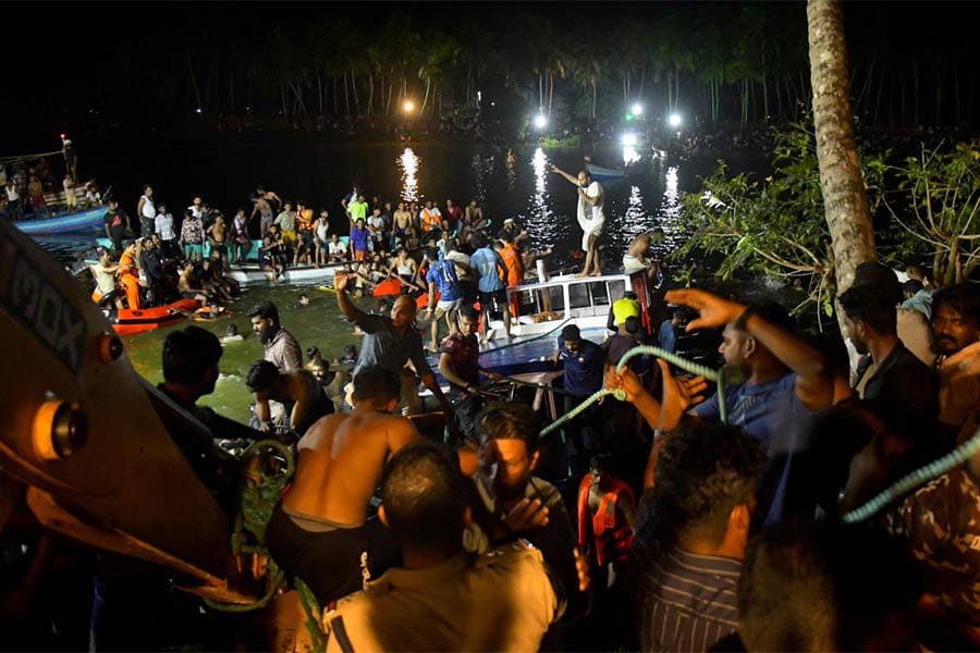 Kerala Tourist Boat Tragedy I কেৰালাত পৰ্যটকভৰ্তি নাও ডুবি কমেও ২২ জন লোকৰ মৃত্যু 3 Kerala