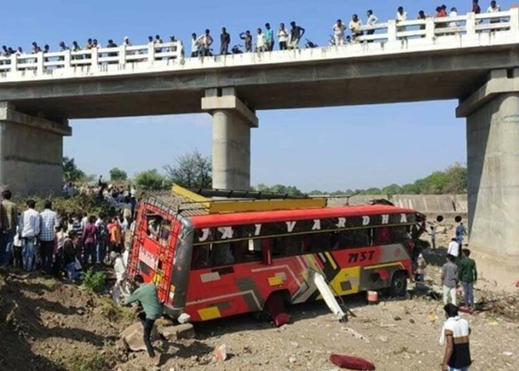 Madhya Pradesh Bus Accident | মধ্যপ্ৰদেশত যাত্ৰীবাহী বাছ দলঙৰ পৰা বাগৰি কমেও ১৫ জনৰ মৃত্যু 1 Madhya Pradesh Bus Accident | মধ্যপ্ৰদেশত যাত্ৰীবাহী বাছ দলঙৰ পৰা বাগৰি কমেও ১৫ জনৰ মৃত্যু