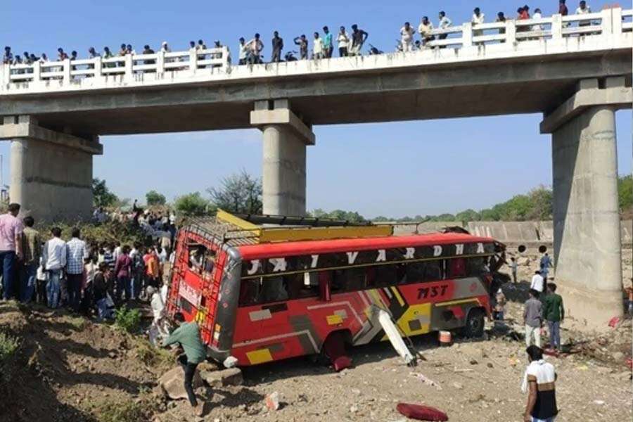 Madhya Pradesh Bus Accident | মধ্যপ্ৰদেশত যাত্ৰীবাহী বাছ দলঙৰ পৰা বাগৰি কমেও ১৫ জনৰ মৃত্যু 3 Madhya Pradesh Bus Accident
