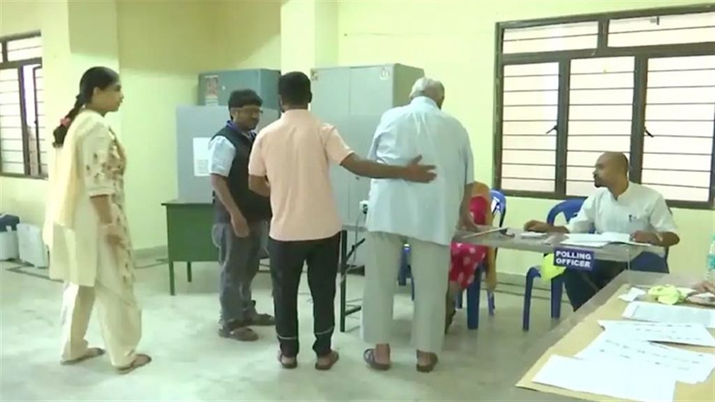 Karnataka Election | কৰ্ণাটক বিধানসভা নিৰ্বাচনৰ ভোটগ্ৰহণ, যুৱ প্ৰজন্মক ভোট দিবলৈ আহ্বান মোডীৰ 3 Karnataka Election