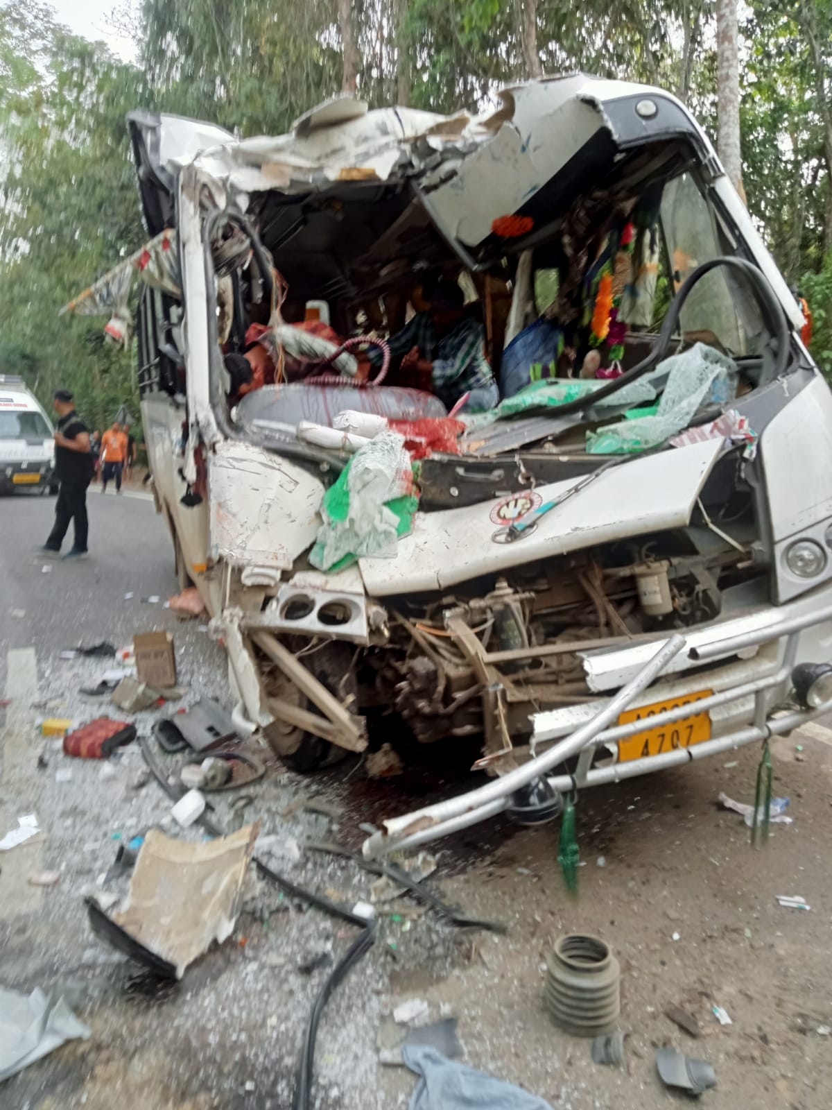 Bokajan Road Accident | বোকাজানৰ গৰমপানীত ভয়ংকৰ পথ দুৰ্ঘটনা: থিতাতে নিহত চালক, গুৰুতৰভাৱে আহত কেইবাগৰাকী যাত্ৰী 4 IMG 20230511 WA0008 | ASSAM TIMES POST