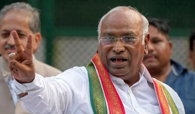 Mallikarjun Kharge conducts crucial meeting in Bengaluru as Congress surpasses total majority