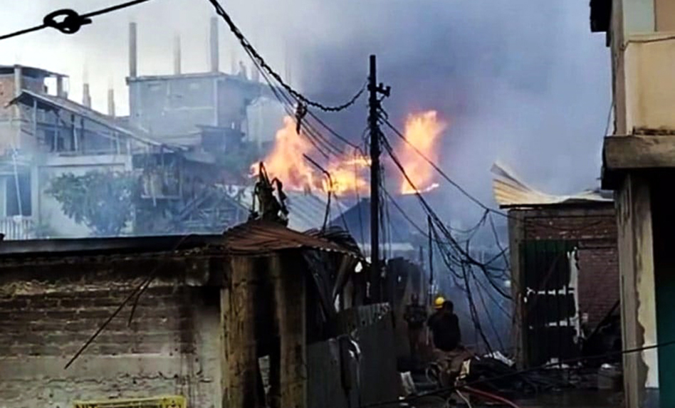 Fresh violence in manipur I পুনৰ অশান্ত মণিপুৰ, ইম্ফলৰ বজাৰত অগ্নিসংযোগ 3 manipur