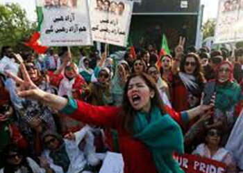 Pakistan is trouble I ইমৰাণ খানক মুক্তিৰ দাবীত পাকিস্তানত ব্যাপক প্ৰতিবাদ, হিংসাত্মক ঘটনাত জ্বলিছে পাকিস্তান 3 Pakistan is trouble I ইমৰাণ খানক মুক্তিৰ দাবীত পাকিস্তানত ব্যাপক প্ৰতিবাদ, হিংসাত্মক ঘটনাত জ্বলিছে পাকিস্তান