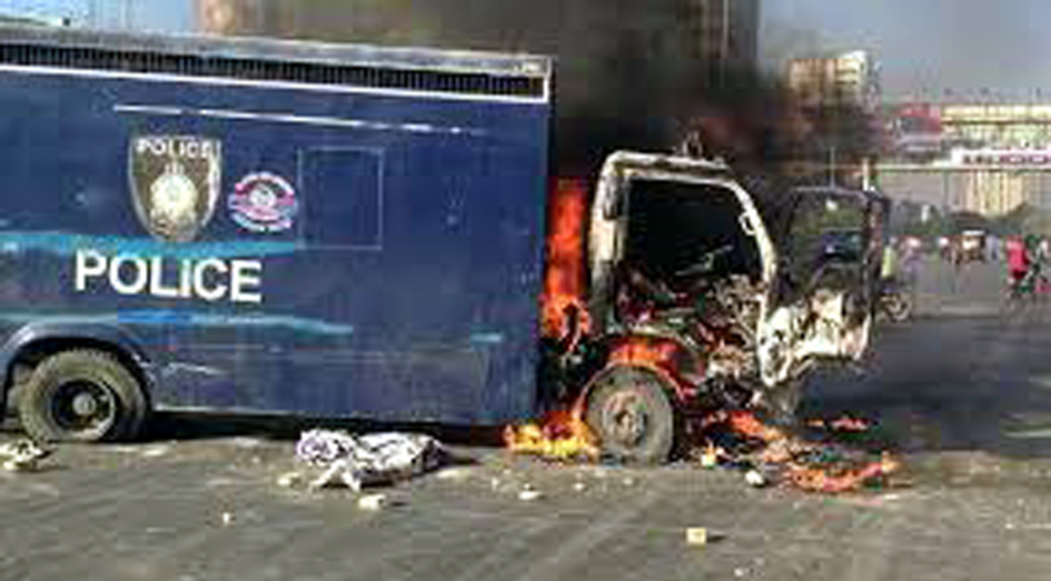 Pakistan is trouble I ইমৰাণ খানক মুক্তিৰ দাবীত পাকিস্তানত ব্যাপক প্ৰতিবাদ, হিংসাত্মক ঘটনাত জ্বলিছে পাকিস্তান 3 ইমৰাণ খান