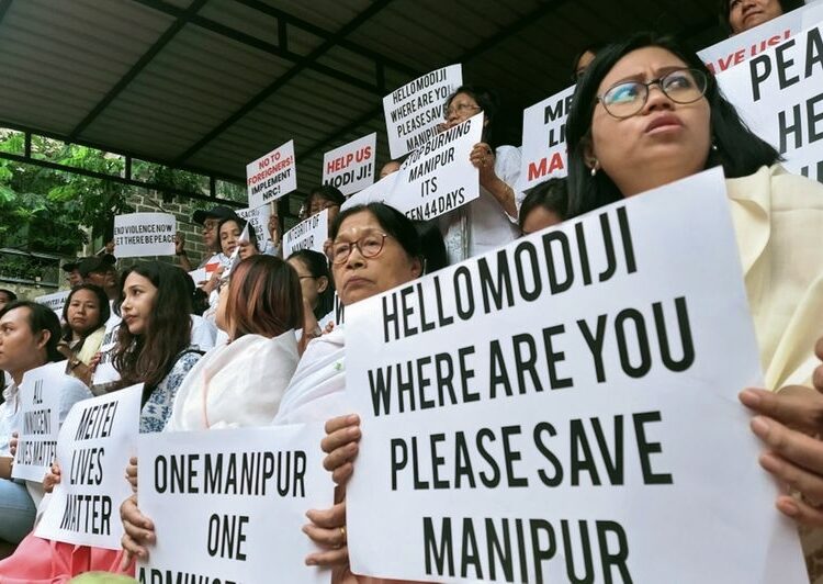 Manipur Women Protest I মানৱতা কেতিয়াও দুৰ্বলতা নহয়; মণিপুৰত মহিলাৰ প্ৰতিবাদৰ বাবে পিছুৱাই যোৱা সন্দৰ্ভত সেনাৰ বক্তব্য 1 Manipur Women Protest I মানৱতা কেতিয়াও দুৰ্বলতা নহয়; মণিপুৰত মহিলাৰ প্ৰতিবাদৰ বাবে পিছুৱাই যোৱা সন্দৰ্ভত সেনাৰ বক্তব্য