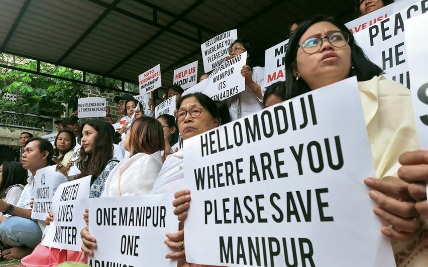 Manipur Women Protest I মানৱতা কেতিয়াও দুৰ্বলতা নহয়; মণিপুৰত মহিলাৰ প্ৰতিবাদৰ বাবে পিছুৱাই যোৱা সন্দৰ্ভত সেনাৰ বক্তব্য 3 Manipur Violence