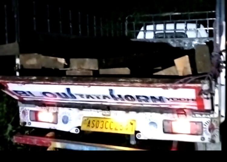 Seized valuable smuggled timber I বোকাখাতত চোৰাং কাঠ ভৰ্তি গাড়ী জব্দ 1 Seized valuable smuggled timber I বোকাখাতত চোৰাং কাঠ ভৰ্তি গাড়ী জব্দ
