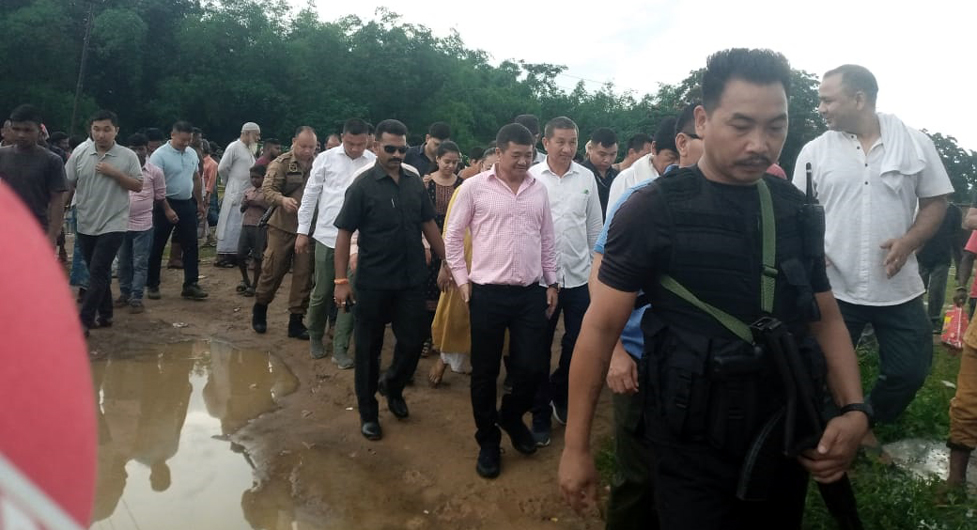 Evacuation I লাহৰিজানৰ দুদু ক'লনি আৰু খানবস্তিৰ উচ্ছেদস্থলী পৰিদৰ্শন তুলিৰাম ৰংহাঙৰ 3 উচ্ছেদস্থলী পৰিদৰ্শন তুলিৰাম ৰংহাঙৰ