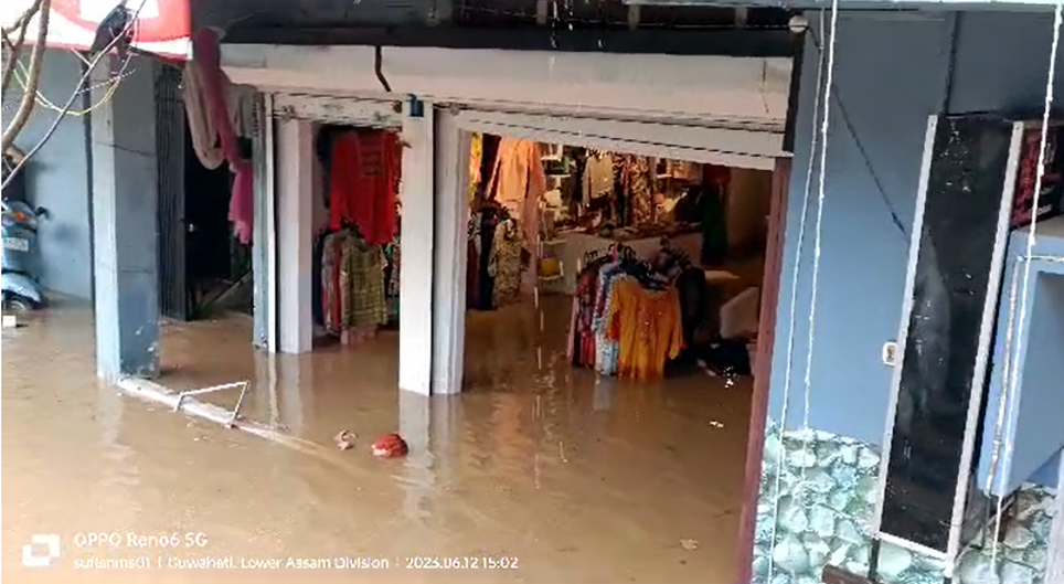 Water explosion I এইবাৰ গুৱাহাটীৰ ৰাজগড় লিং ৰোডত জলবিস্ফোৰণ 2 জলবিস্ফোৰণ