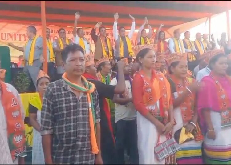 ধনশিৰিত বিজেপিৰ ঐক্য-বিজয়-সমৃদ্ধি ৰেলী, কংগ্ৰেছ আৰু বিৰোধী দলৰ ৭০০ লোকৰ বিজেপিত যোগদান 1 ধনশিৰিত বিজেপিৰ ঐক্য-বিজয়-সমৃদ্ধি ৰেলী, কংগ্ৰেছ আৰু বিৰোধী দলৰ ৭০০ লোকৰ বিজেপিত যোগদান