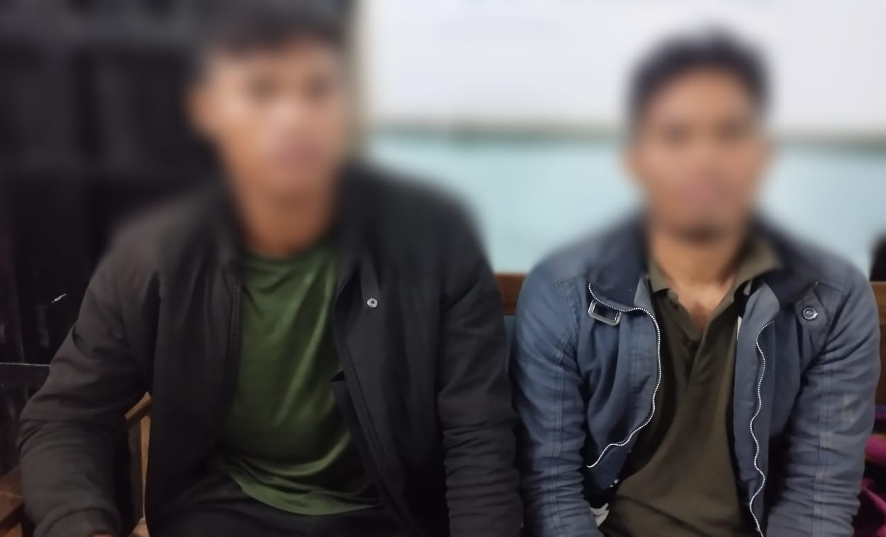 কাৰবি আংলঙত পুণৰ নৱগঠিত ডিকেএলএ নামৰ উগ্ৰপন্থী সংগঠনৰ স্বয়ম্ভু অধ্যক্ষ সহ ভাতৃক গ্ৰেপ্তাৰ 3 উগ্ৰপন্থী সংগঠনৰ স্বয়ম্ভু অধ্যক্ষ সহ ভাতৃক গ্ৰেপ্তাৰ
