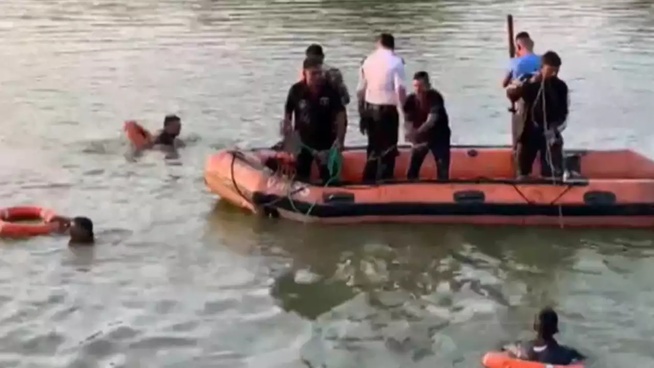 "Tragic Boat Capsize at Harni Lake Claims Lives of Students and Teachers; PM Modi Offers Condolences and Financial Aid" 3 Tragic Boat Capsize at Harni Lake Claims Lives of Students and Teachers; PM Modi Offers Condolences and Financial Aid"