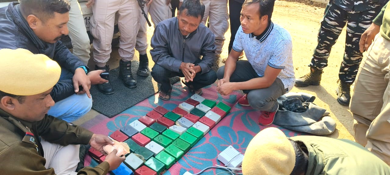 "Heroin Haul on Highway 36: Plastic Soap Containers Conceal Drugs Worth Rs 2 Crore; Two Detained in Karbi Anglong" 3 Heroin Haul on Highway 36: Plastic Soap Containers Conceal Drugs Worth Rs 2 Crore; Two Detained in Karbi Anglong"