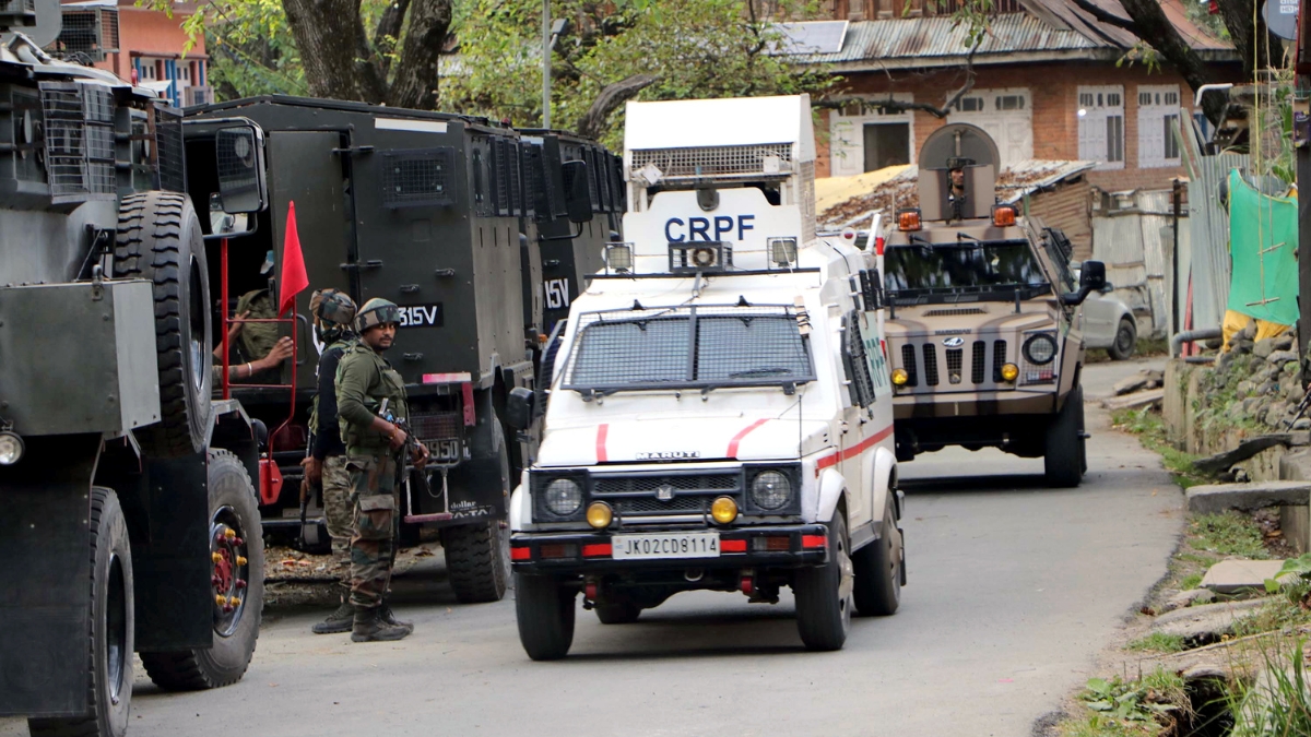 "Encounter at Hadigam: Security Forces Clash with Militants in Kulgam District of Jammu and Kashmir" 3 Encounter at Hadigam: Security Forces Clash with Militants in Kulgam District of Jammu and Kashmir"