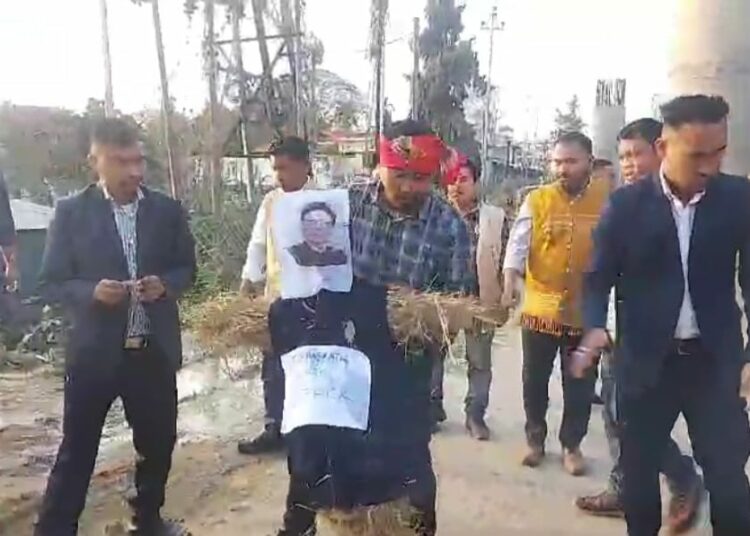 Effigy of Congress Leader Debabrata Saikia Burned by Youth Organizations in Diphu Protest 1 Effigy of Congress Leader Debabrata Saikia Burned by Youth Organizations in Diphu Protest
