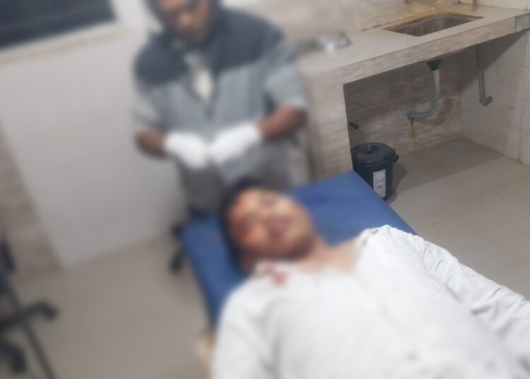 BreakingI পশ্চিম কাৰ্বি আংলংঙৰ খেৰণীত চাৰিআলিত কেএছএ (ছেমছন) গোটৰ সাত জনকৈ সদস্যক আক্ৰমণ দুৰ্বৃত্তৰ 1 BreakingI পশ্চিম কাৰ্বি আংলংঙৰ খেৰণীত চাৰিআলিত কেএছএ (ছেমছন) গোটৰ সাত জনকৈ সদস্যক আক্ৰমণ দুৰ্বৃত্তৰ
